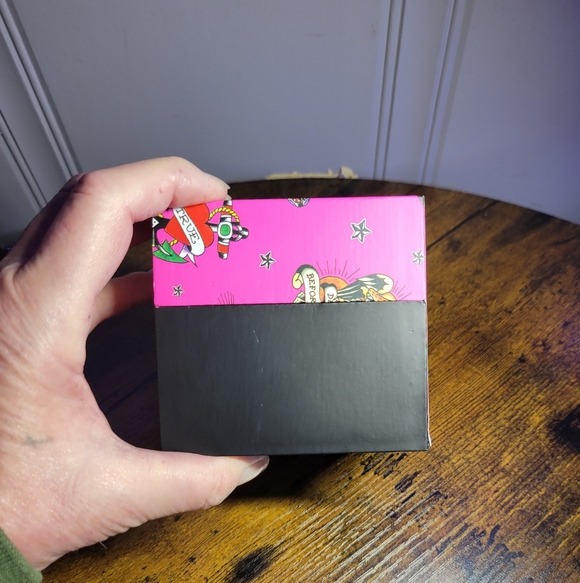 Ed Hardy women Chonograph watch with Crystal pave dial/band Skull Box - Picture 8 of 12